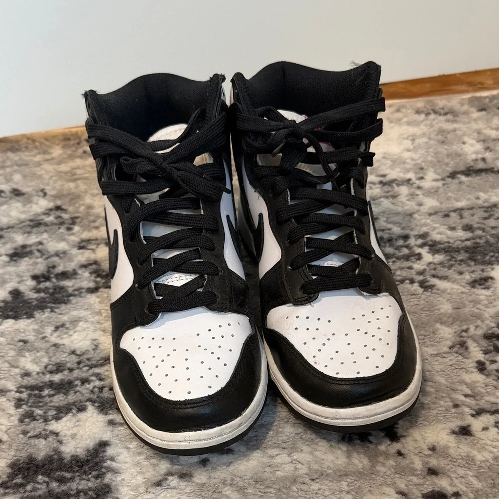 Nike Black and White panda Sneakers size 6 - Picture 2 of 3